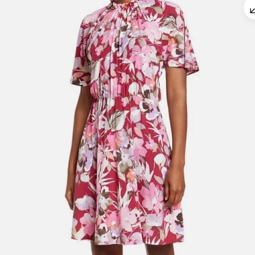 Maggie London knit pull on short sleeve floral dress size 0 NWT